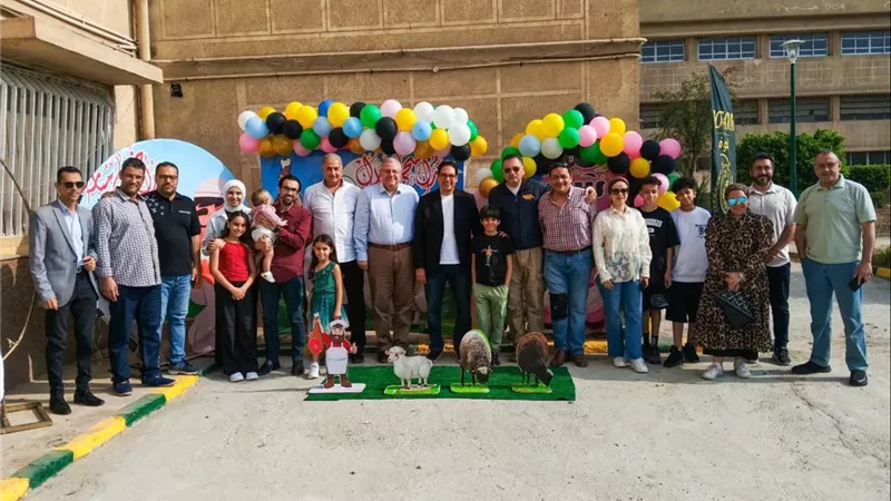 في أول أيام العيد.. رئيس جامعة القاهرة يشارك المنتسبين تسلُّم الأضاحي