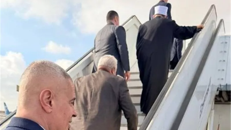 شيخ الأزهر يغادر مطار القاهرة متوجهًا إلى الأقصر