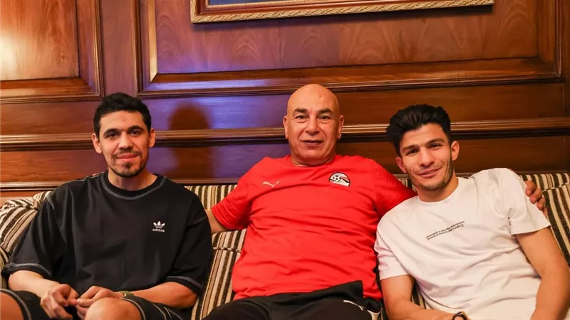 إسلام عيسي ومحمد حمدي يزوران معسكر منتخب مصر قبل ودية روسيا 
