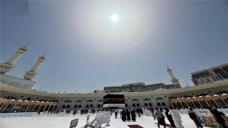 سماء مكة تشهد التعامد الأول للشمس على الكعبة المشرفة لعام 2026