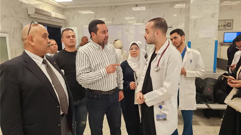 قيادات قصر العيني تتابع القدرة الاستيعابية والرعاية العاجلة بمستشفى 