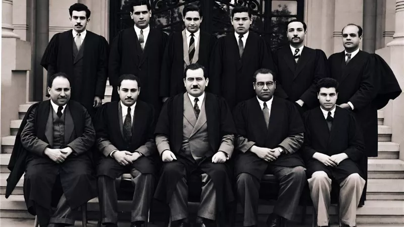 من ذاكرة جامعة القاهرة.. صورة توثق مئوية كلية العلوم وتاريخ روادها