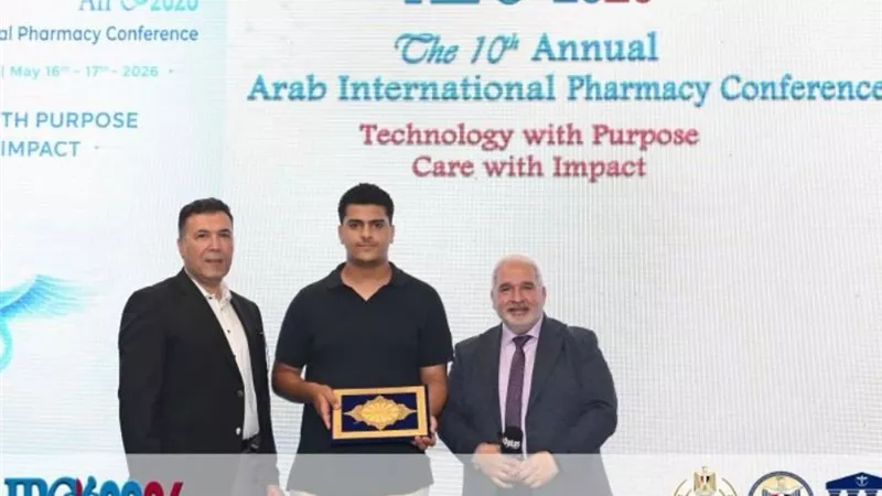 جائزة دولية لطالب ببرنامج الصيدلة الإكلينيكية بالقاهرة الأهلية 