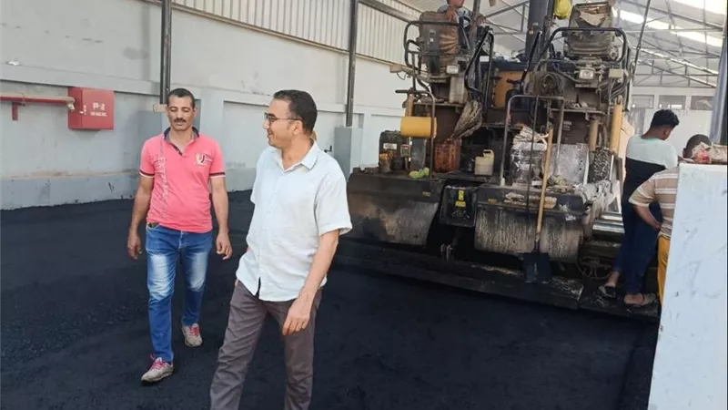 استجابةً للأهالي.. بدء رصف مجمع مواقف المنيا المطور على طريق مصر - أسوان 