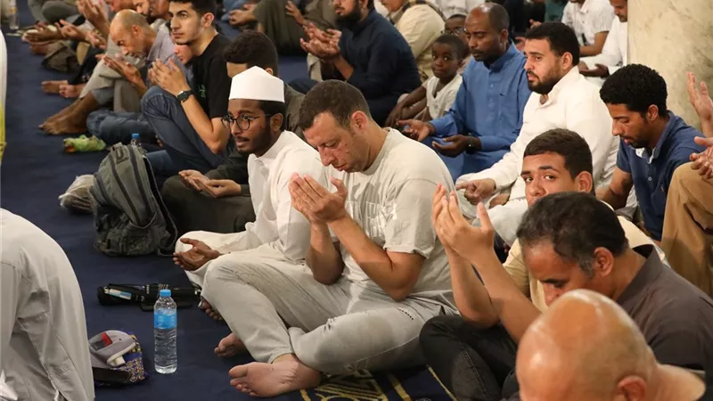 مفاتيح استجابة الدعاء.. تعرف على آدابه والأوقات المستحبة له