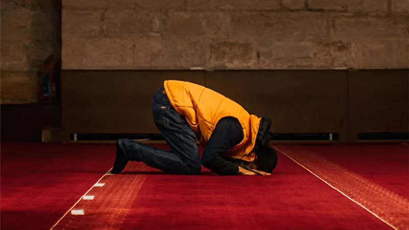 كيفية قضاء الصلاة الفائتة في السفر.. تعرف على الطريقة الشرعية