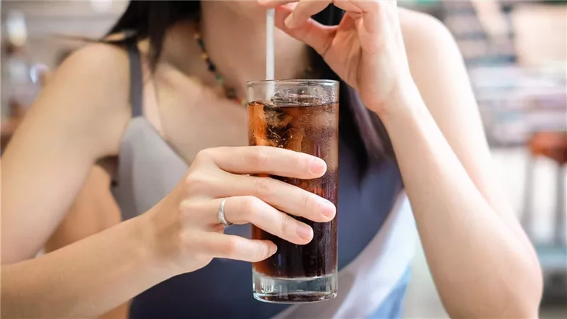 5 مشروبات تجنبها لخفض الكوليسترول الضار 