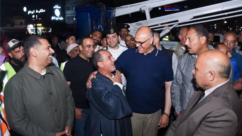 محافظ الإسكندرية يتفقد حي المنتزه ثان ويستمع لشكاوى المواطنين ميدانيًا