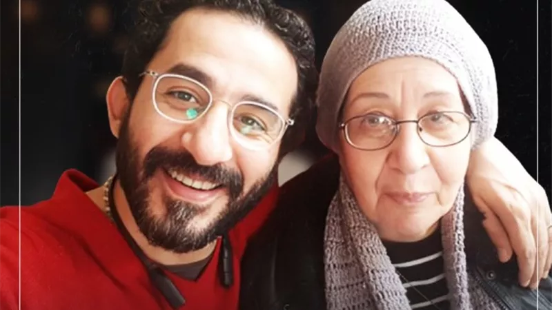 أحدثهم أحمد حلمي.. نجوم اكتفوا بعزاء المقابر في وداع آبائهم وأمهاتهم.