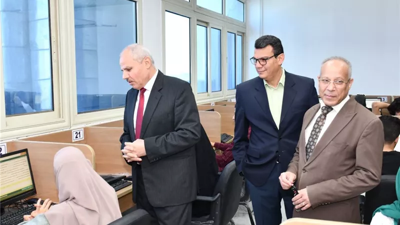 رئيس جامعة قناة السويس: جاهزية كاملة للمنظومة الرقمية وانتظام الامتحانات 