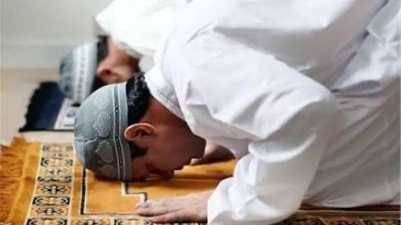 هل تُقضى الصلاة الفائتة في السفر ركعتين أم أربعًا؟.. الأزهر يجيب 