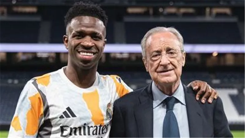 بيريز يعلق على تجديد عقد فينيسيوس مع ريال مدريد