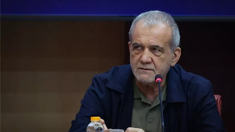 الرئيس الإيراني ينفي استقالته: شائعات ومحاولة فاشلة لخلق الانقسام