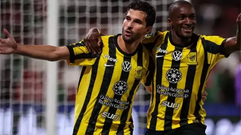 الاتحاد السعودي يقترب من تفعيل بند شراء ستيفن كيلير لتدعيم الدفاع