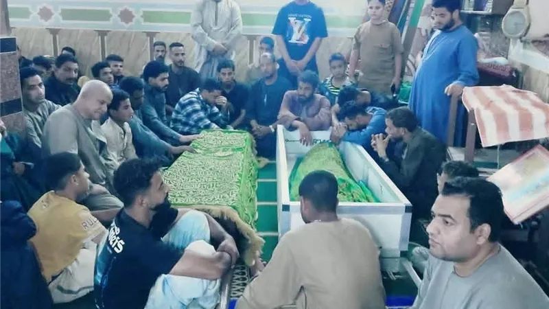 جنازة مهيبة.. تشييع جثامين حادث 