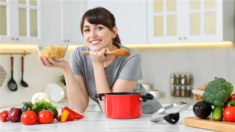 لماذا تتوقف المرأة عن أحلامها بعد الزواج؟