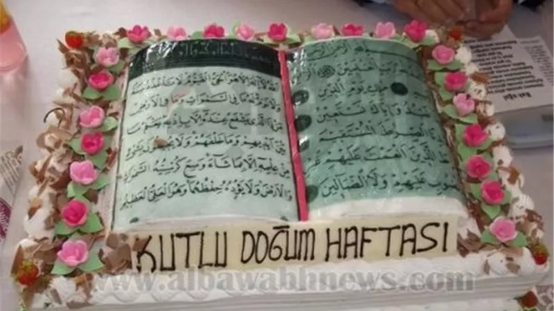 حكم وضع صورة المصحف وكتابة الآيات على كيكة المناسبات.. دار الإفتاء تجيب 