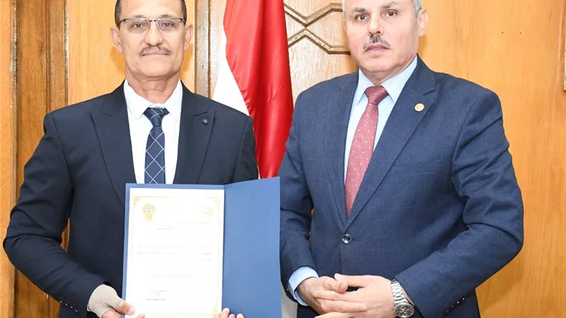 أمين عام جديد لجامعة قناة السويس.. عادل ألبير يتسلم مهام منصبه رسميًا