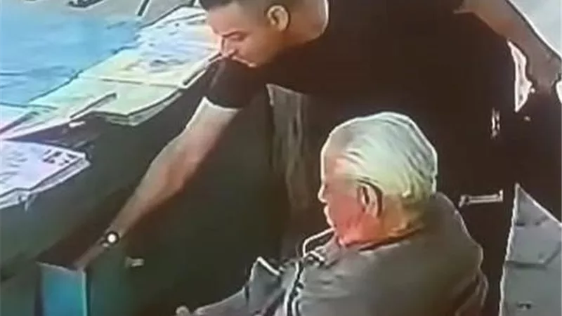 الأمن يحدد هوية المتهم بسرقة بائع جرائد مسن بأسلوب المغافلة في حلوان