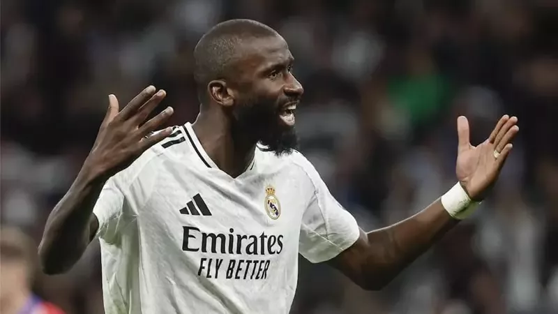 سكاي: ريال مدريد يتوصل لاتفاق لتجديد عقد روديجر