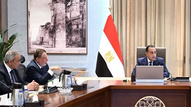 الحكومة والبنك المركزي يبحثان تعزيز السلع الاستراتيجية ومواجهة التضخم