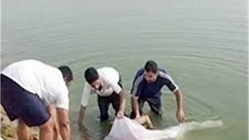 لا توجد شبهه جنائية.. انتشال جثمان طالب غرق بنهرالنيل بالمنيا