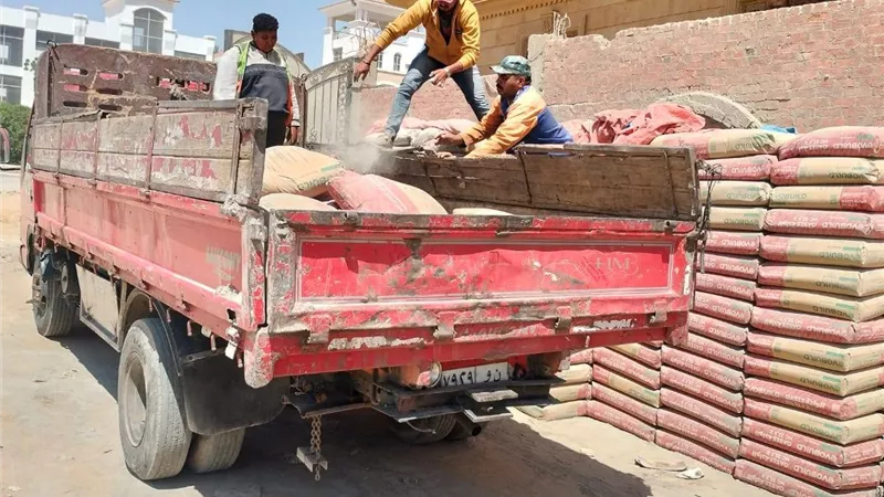 جهاز أكتوبر الجديدة يضرب المخالفات.. غلق ورش ومصادرة مركبات بـ«ابني بيتك»