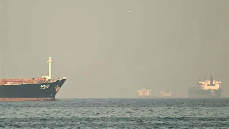 إيران: أكثر من 300 سفينة تطلب عبور مضيق هرمز منذ أبريل الماضي