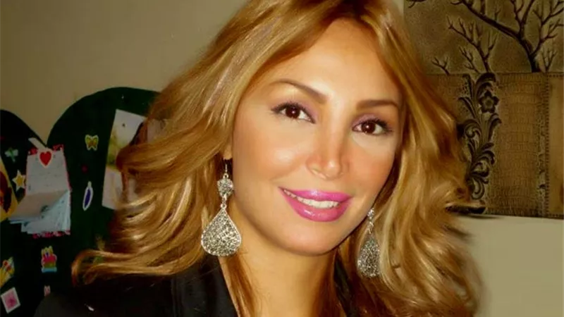 وصول جثمان سهام جلال لصلاة الجنازة ..الخذلان يتواصل حضور فنان واحد 