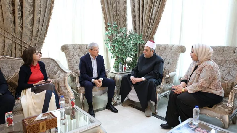 أيمن عبد الغني: الأزهر يولي اهتمامًا كبيرًا بجهود تعزيز الحوار بين الأديان