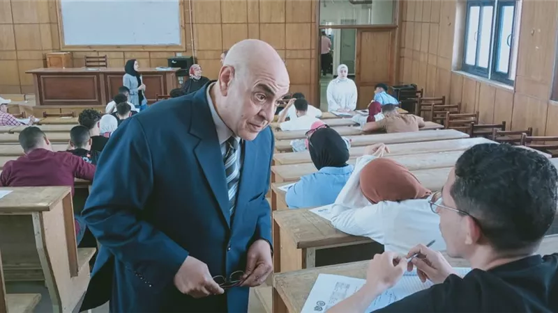 جامعة دمنهور تشدد على تطبيق معايير الجودة والحوكمة خلال الامتحانات