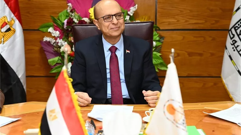 رئيس جامعة اسيوط : نحرص علي  مواكبة التطورات التكنولوجية المتسارعة