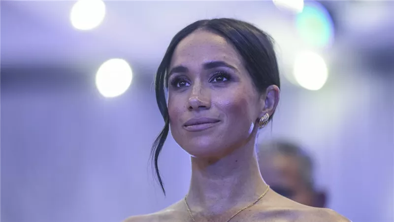 بسبب الشموع.. ميجان ماركل متهمة بالنفاق