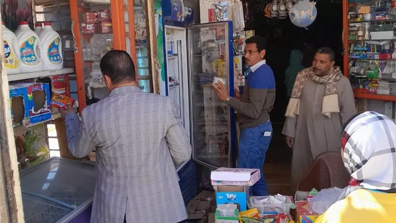 ضبط 3000 عبوة مشروب للأطفال مجهول المصدر بالأقصر