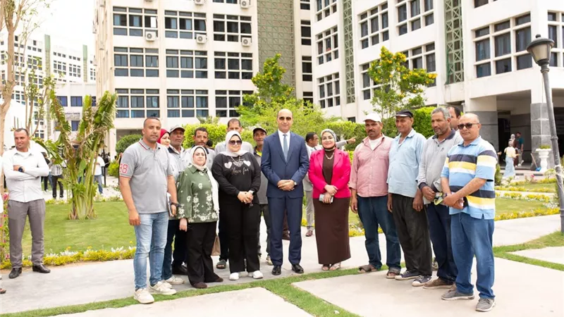 رئيس جامعة دمنهور يتفقد المرحلة الأولى من أعمال تطوير اللاندسكيب 