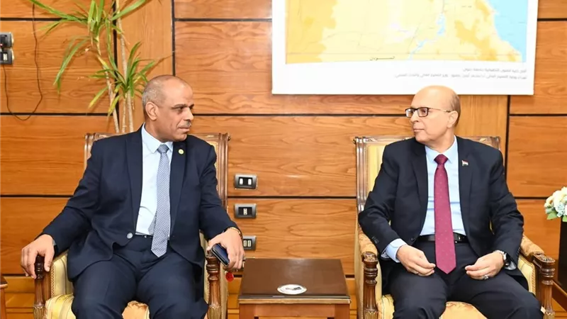 الدكتور المنشاوي يتابع الملفات المالية لجامعتي أسيوط الحكومية والتكنولوجية