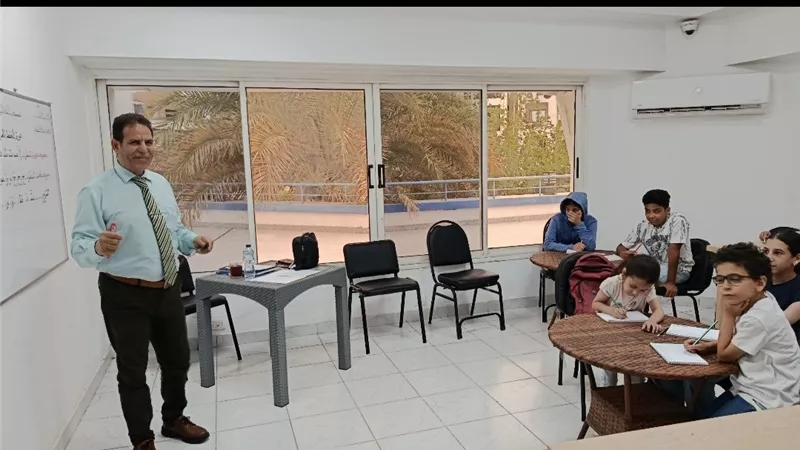 مركز الشروق الثقافي يواصل دوراته في تعليم اللغات والخط العربي