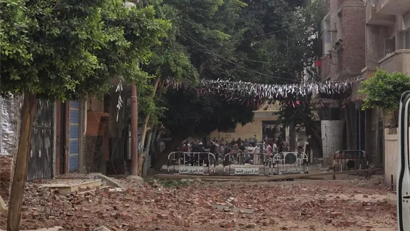 مصرع محفظة قرآن إثر انهيار حائط من برج سكني بمغاغة في المنيا
