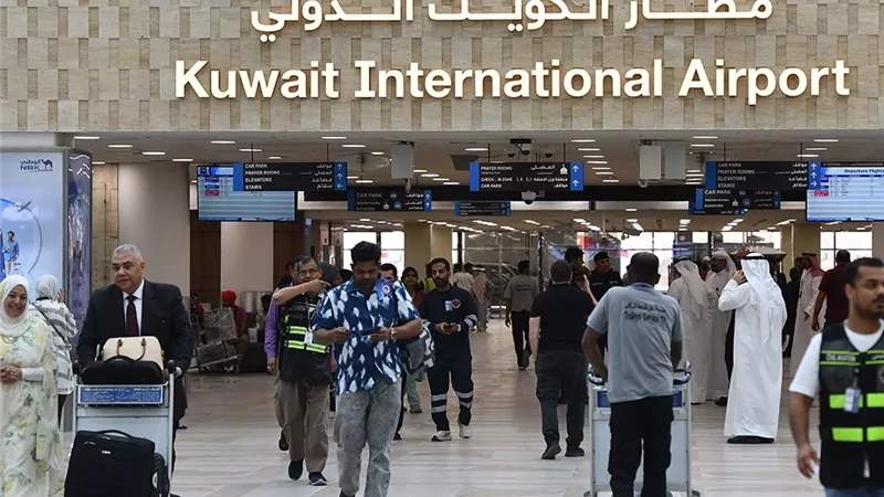 طوارئ في الكويت بعد استهداف مبنى الركاب.. وتحويل الرحلات لمطارات بديلة