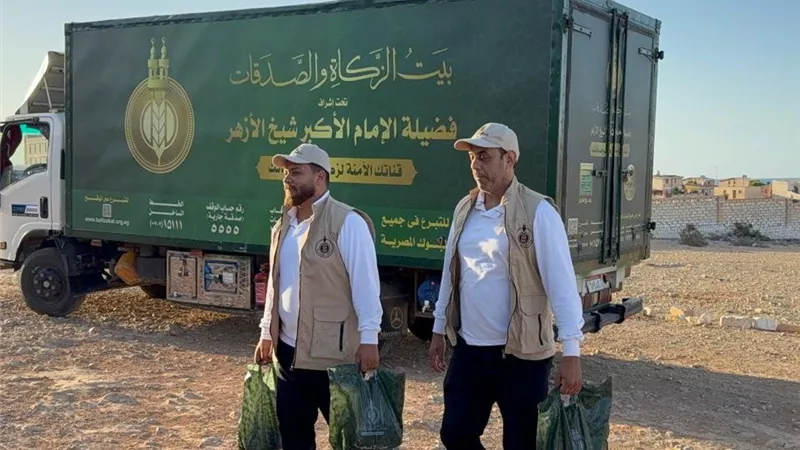 «بيت الزكاة» ينتهي من توزيع لحوم الأضاحي على الأسر المستحقة بمطروح وسيوة