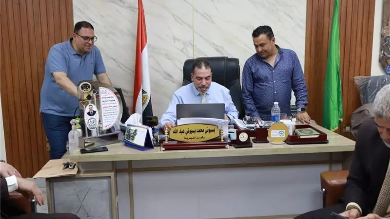 قيادات تعليم الدقهلية يتابعون انطلاق ماراثون الإعدادية من غرفة العمليات