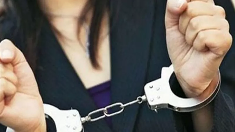 بغرض زيادة الأرباح.. حجز صانعة على ذمة التحريات لرقصها بملابس خادش بالجيزة