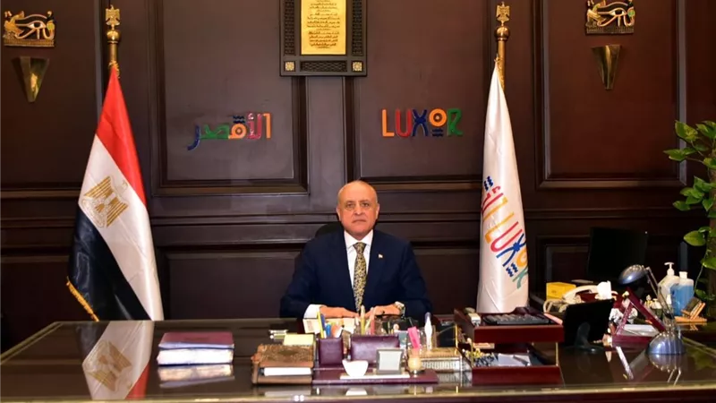 محافظ الأقصر يعتمد حركة تكليفات جديدة لرؤساء قرى مركز القرنة