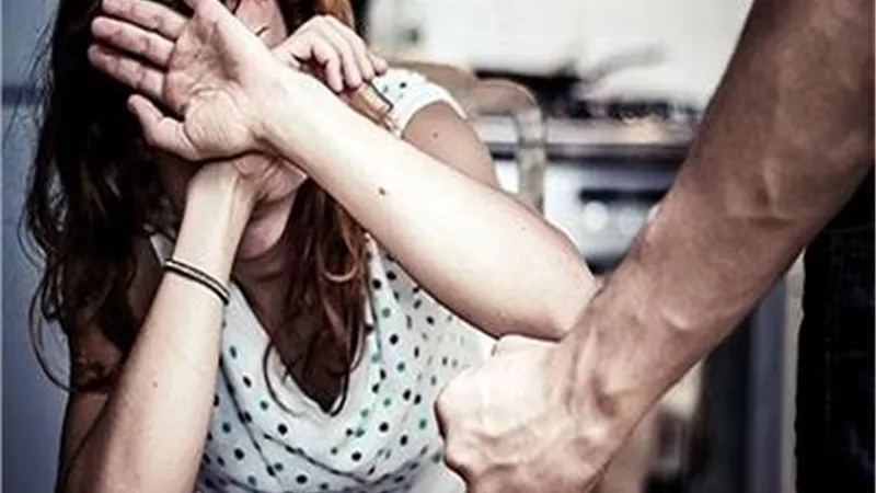 ربة منزل تنهي حياتها هربا من تعدي زوجها عليها بالضرب