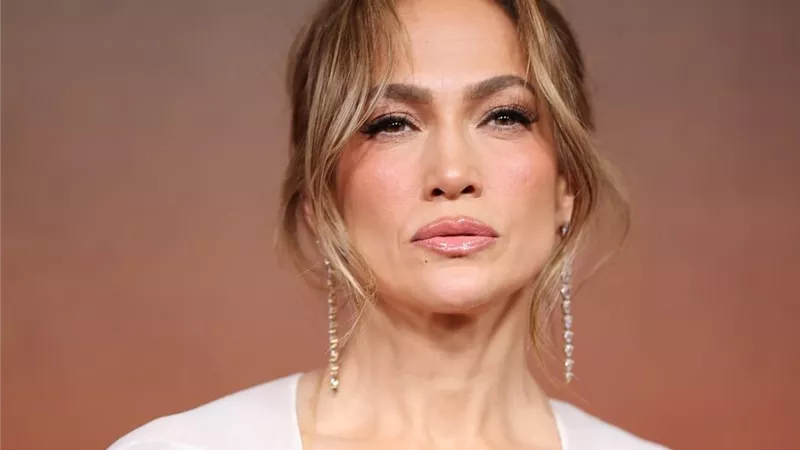 جينيفر لوبيز تعود للكوميديا الرومانسية في فيلم 