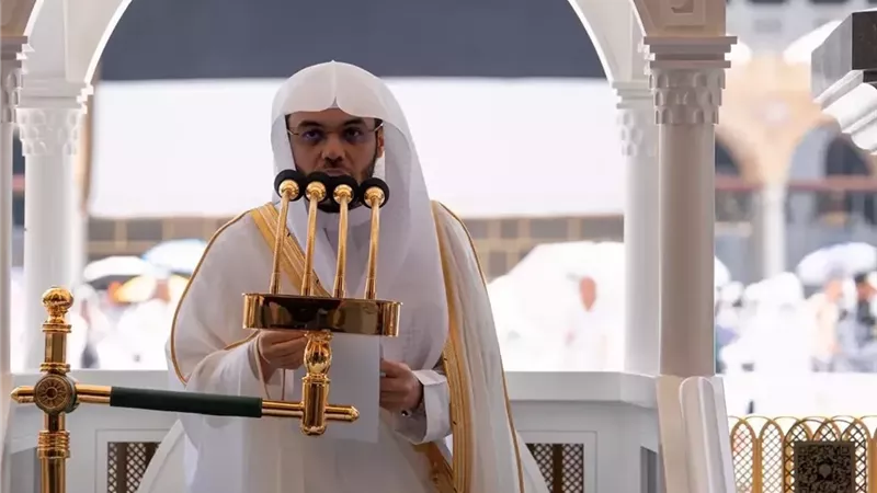 إمام المسجد الحرام للحجاج: الثبات على الطاعة بعد الحج علامة القبول