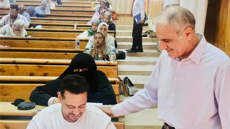 رئيس جامعة أسوان يتابع امتحانات البرامج المميزة ويؤكد مراعاة ظروف الطلاب 