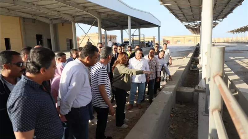 وزيرة التنمية المحلية والبيئة تتفقد المجزر الآلي الجديد خلال جولة الغردقة