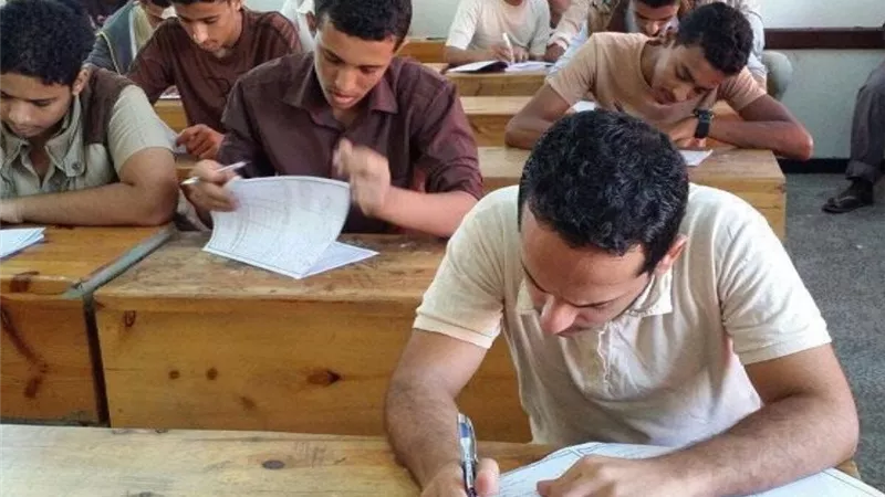   جمع إنسان ومضاد آخاه ومعنى شذا.. أسئلة محيرة  للطلاب في امتحانات العربى