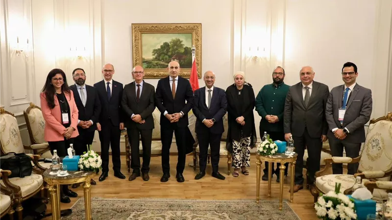 وزير التعليم يلتقي بوفد ألماني لبحث سبل مواصلة تعزبز الشراكة